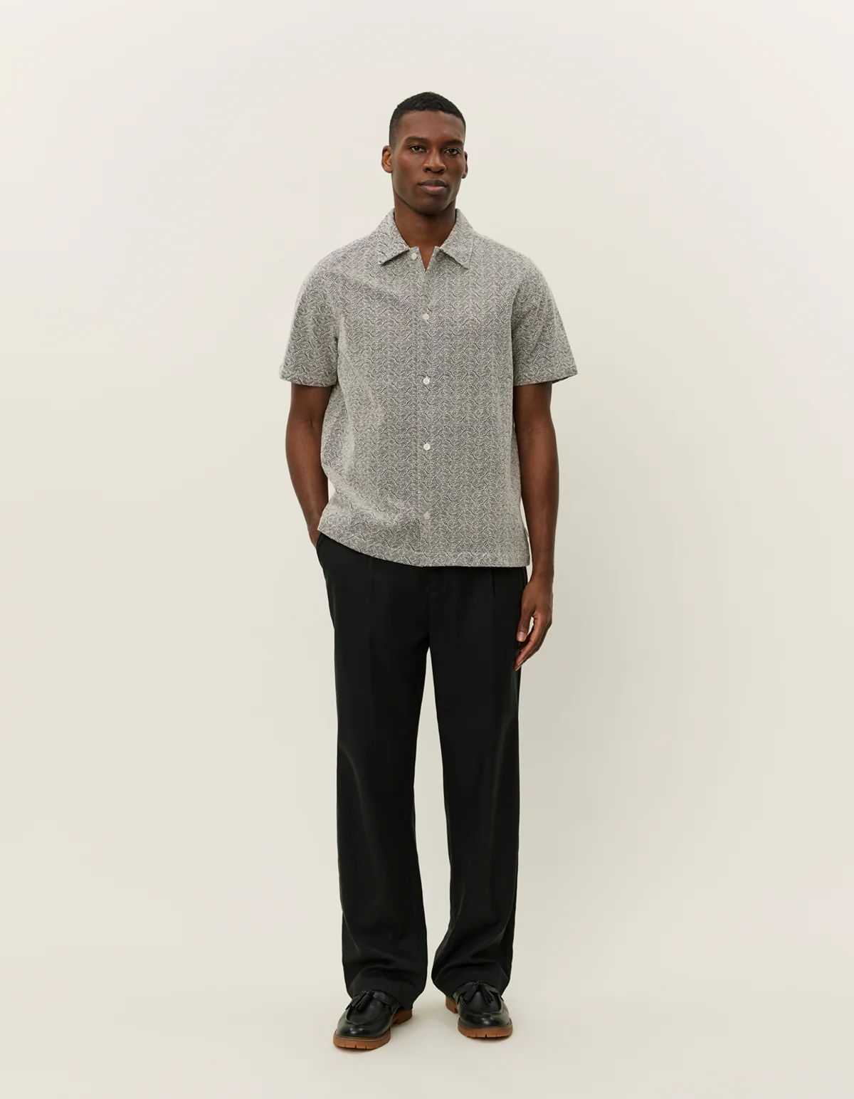 Les Deux Hector AOE Paisley SS Shirt - Black - Image 3