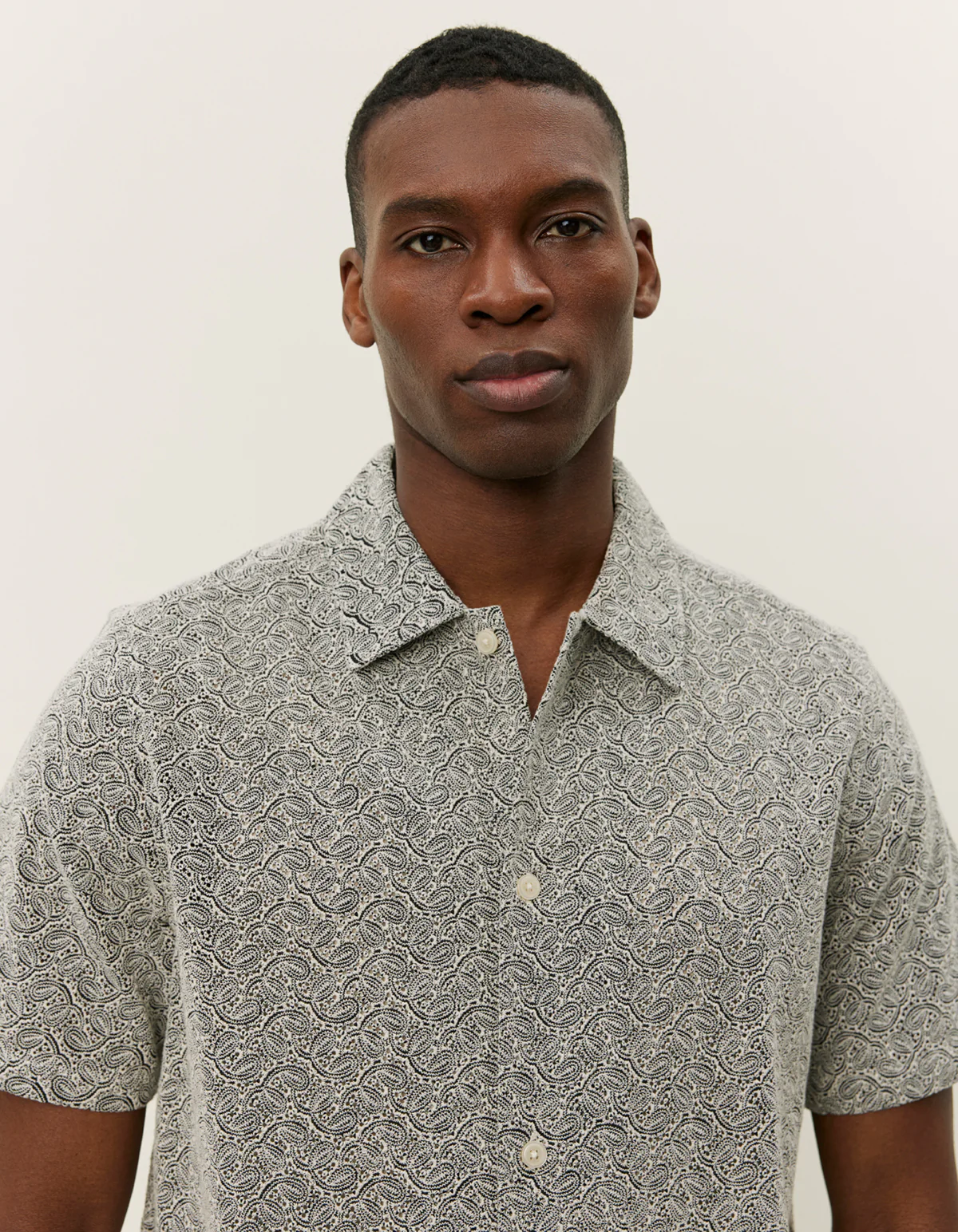 Les Deux Hector AOE Paisley SS Shirt - Black - Image 4