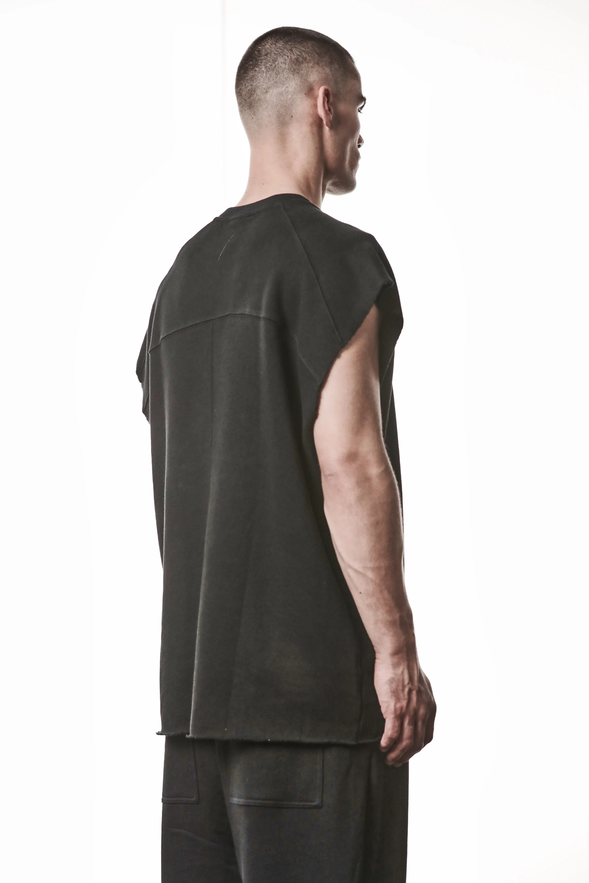 thom/krom M S 190 Tank Sweater - Black - Image 3
