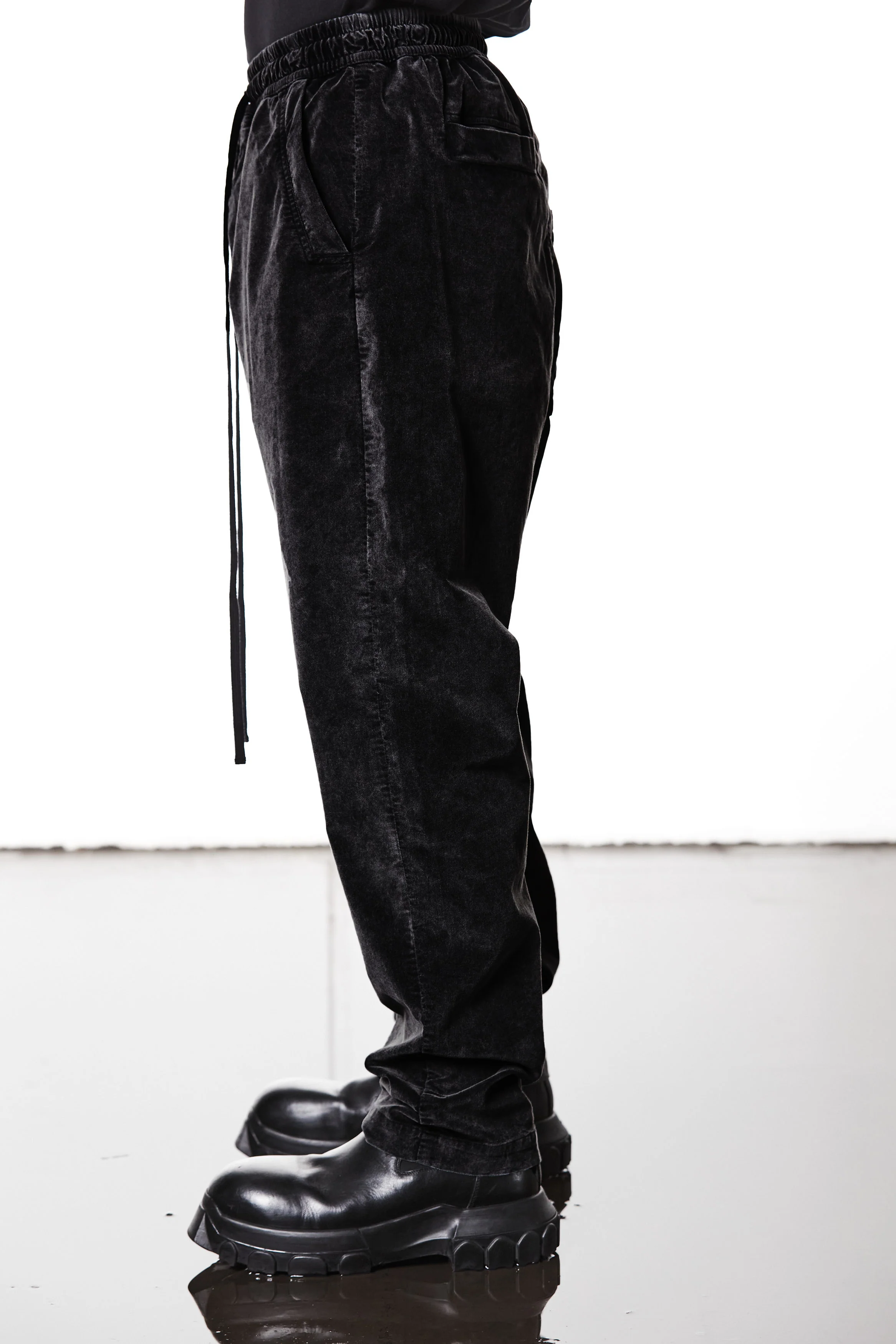 thom/krom MP16 Velvet Low Crotch Pants - Black - Image 2