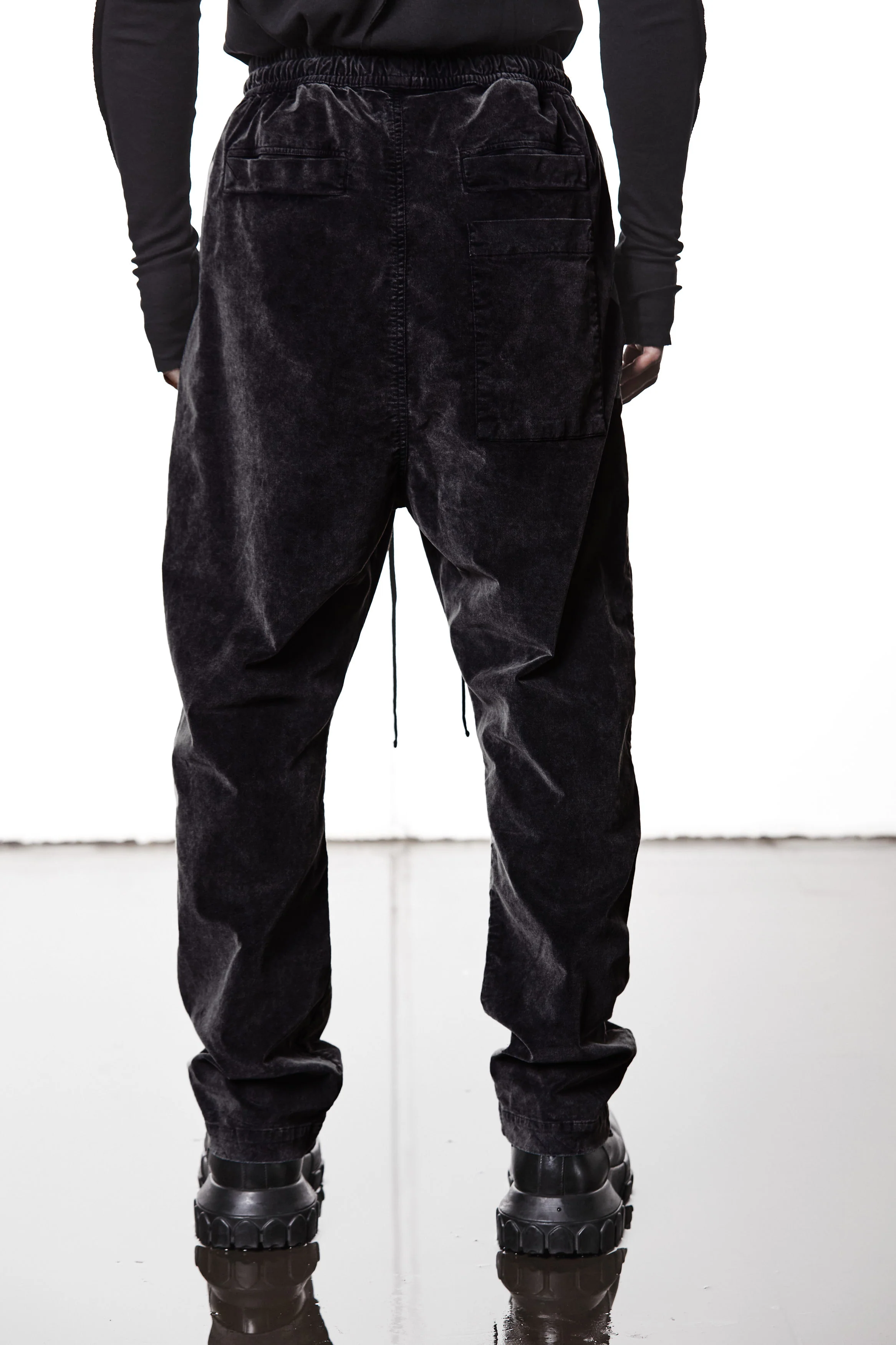 thom/krom MP16 Velvet Low Crotch Pants - Black - Image 3